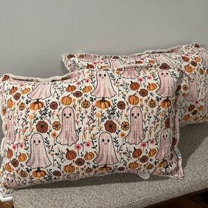 VIRAL Homegoods ghost/Halloween pillows (set of 2)